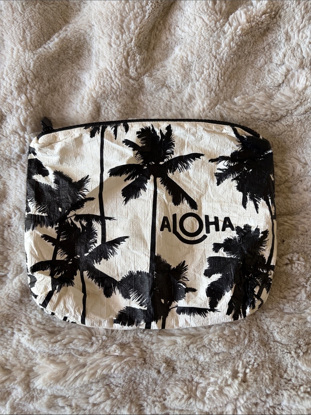 ALOHAS Black & White Palm-Print Pouch